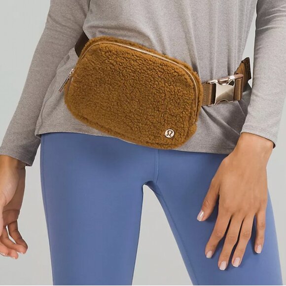 NWT, Lululemon Everywhere Belt Bag, Fleece, Burnt Caramel - Gold Hardware - Picture 2 of 9